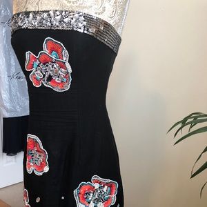 Gorgeous mini dress.